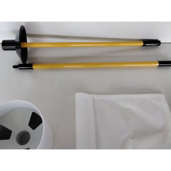 Golf Putting Cup & Flag Set Indoor/Outdoor Practice Durable - Picture 4 of 7